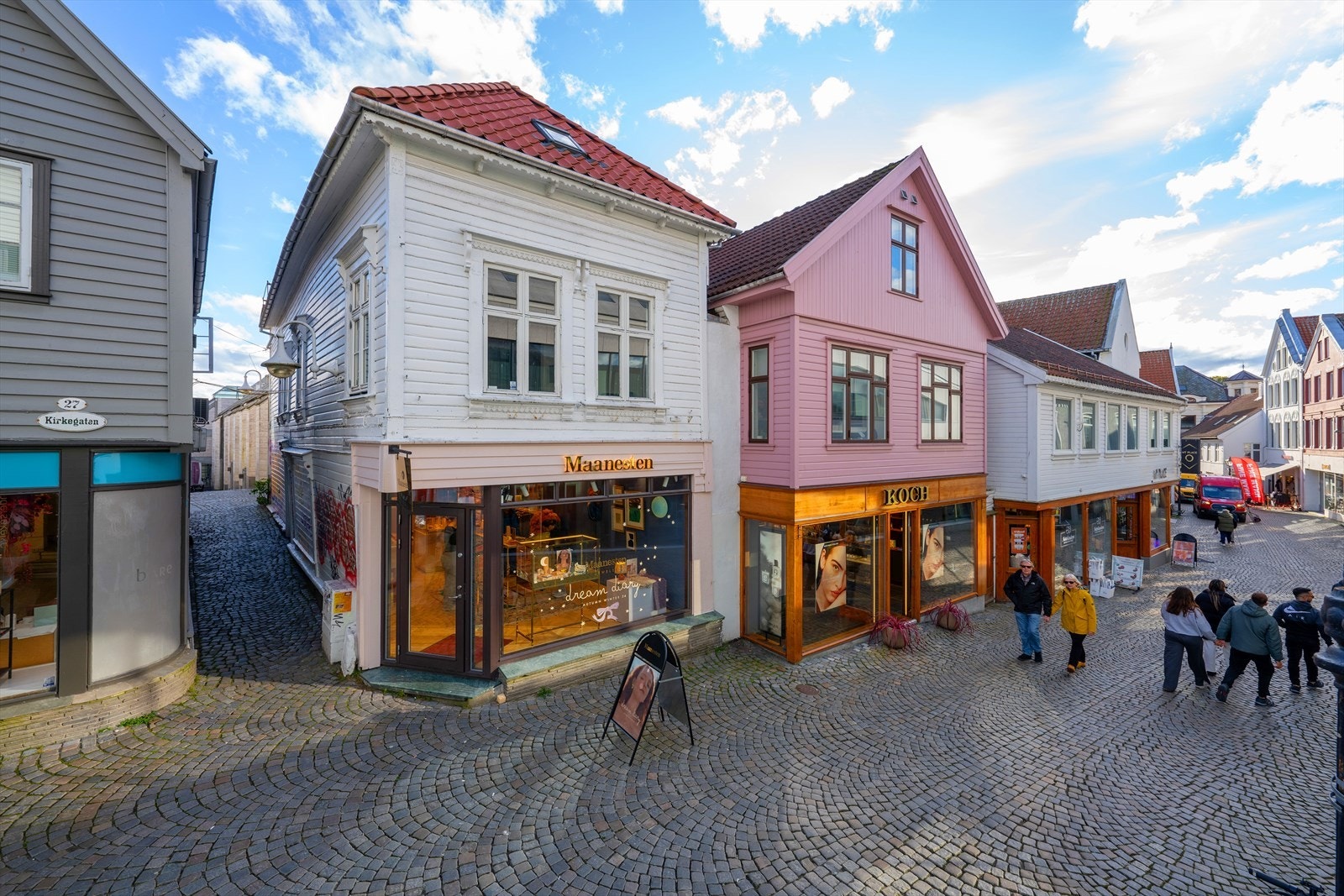 Sjarmerende eiendom med butikk og bolig midt i Kirkegaten Galleribilde