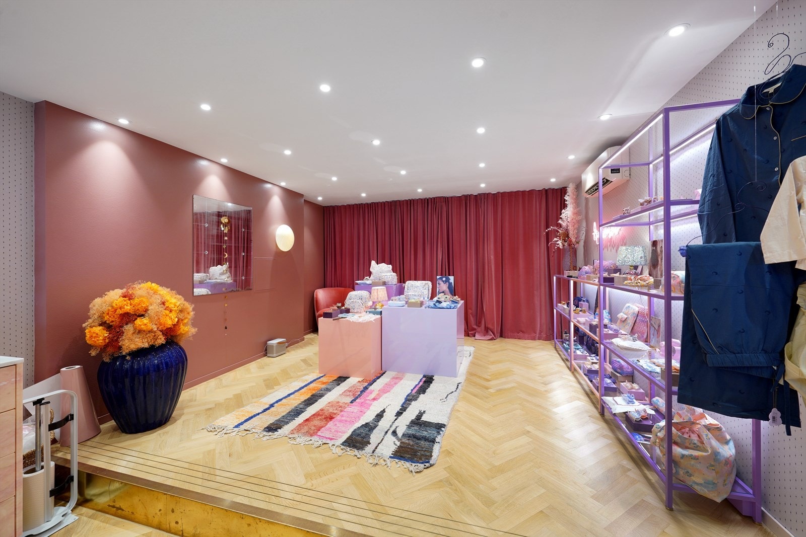 Lys og innbydende butikk. Galleribilde