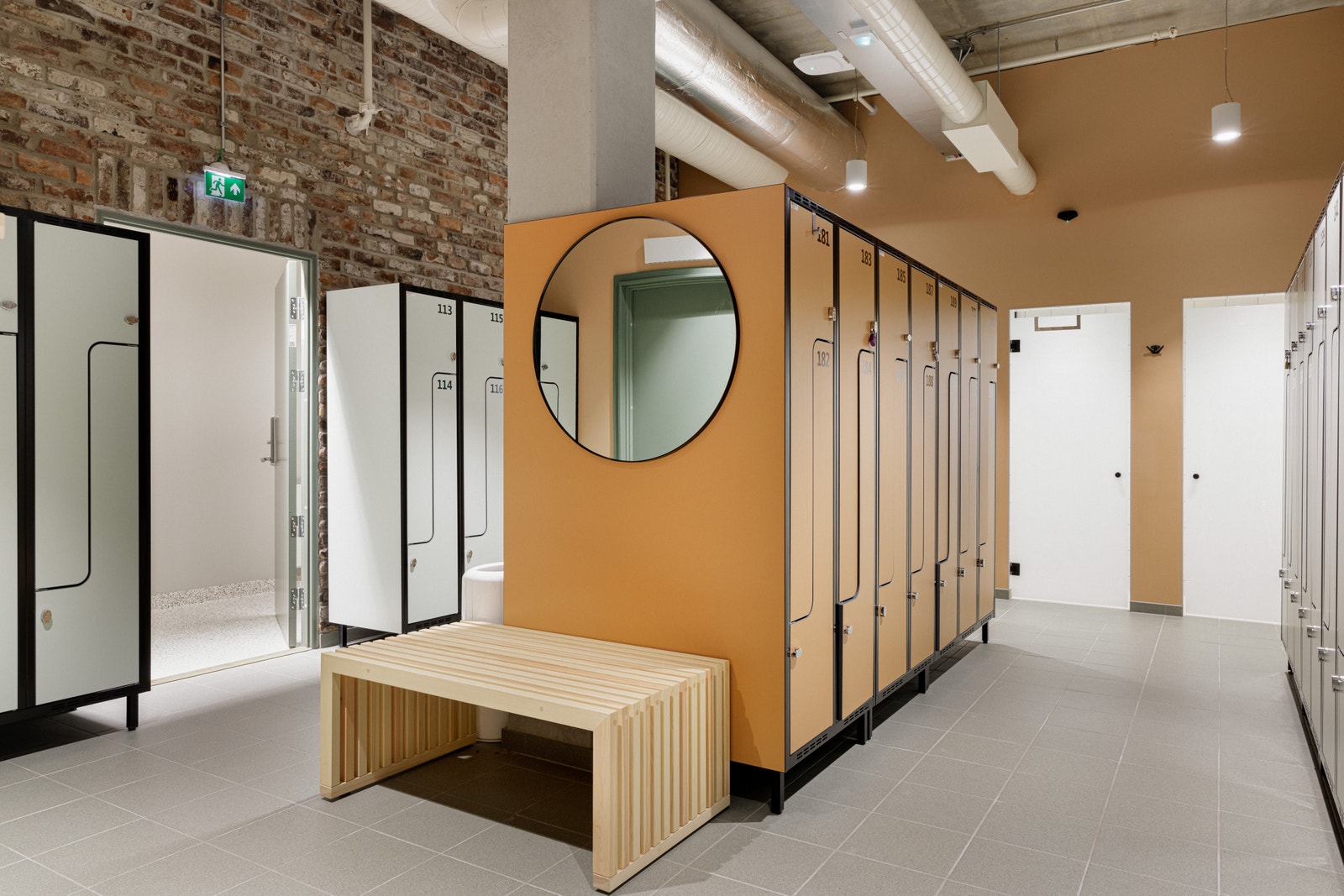 Flotte garderobe fasiliteter. Galleribilde