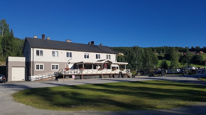 restaurantbygg med leiligheter.jpg Galleribilde