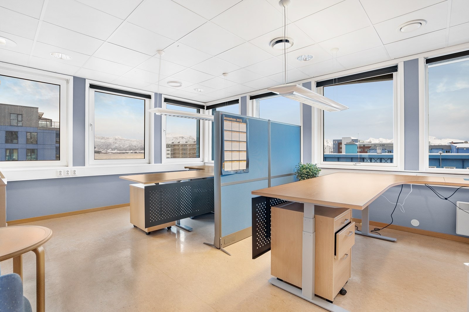 Flott hjørnekontor. Galleribilde