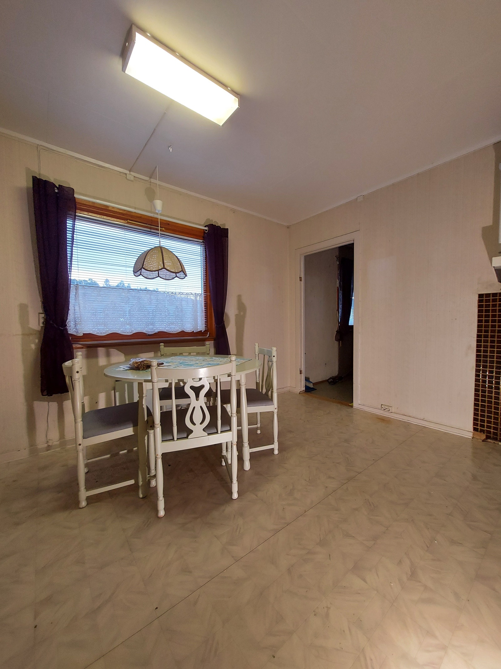 Kjøkken mot stue. Galleribilde