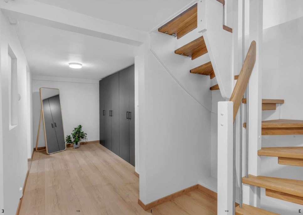 Garderobe i kjeller Galleribilde