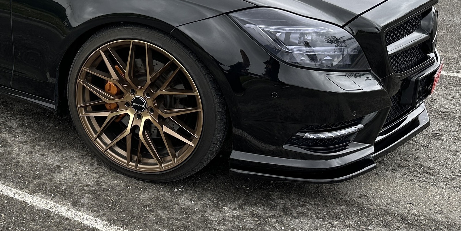Maxton design styling (frontleppe, side og sentersplitter) medfølger, ikke på bilen nå.
