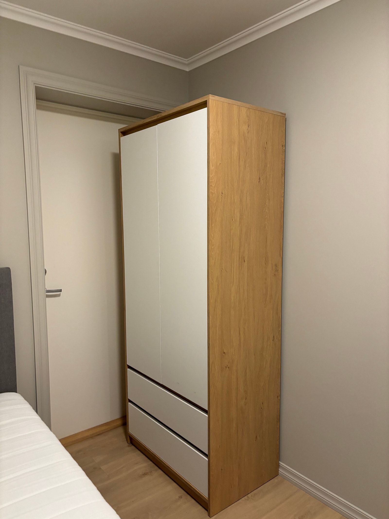 Klesskap Galleribilde