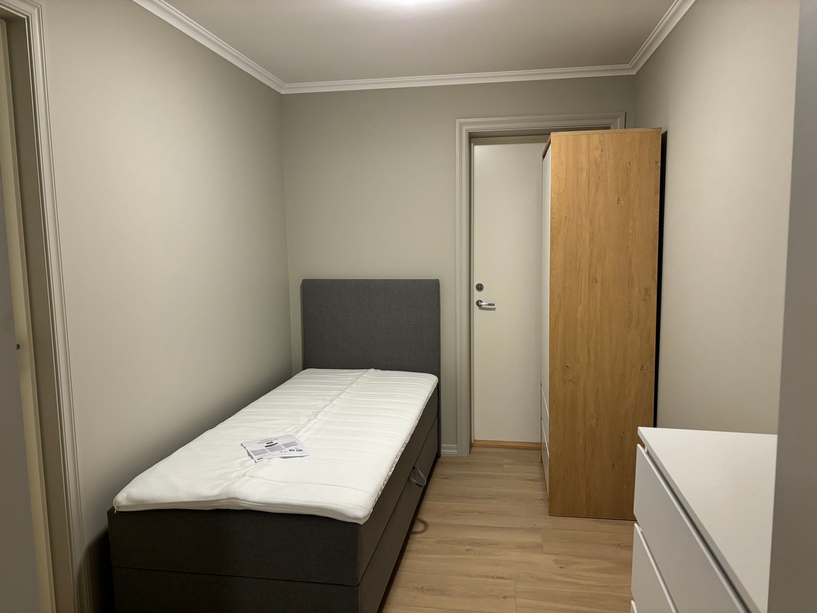 Sovealkove - seng 90 x 200cm med oppbevarings mulighet. Galleribilde
