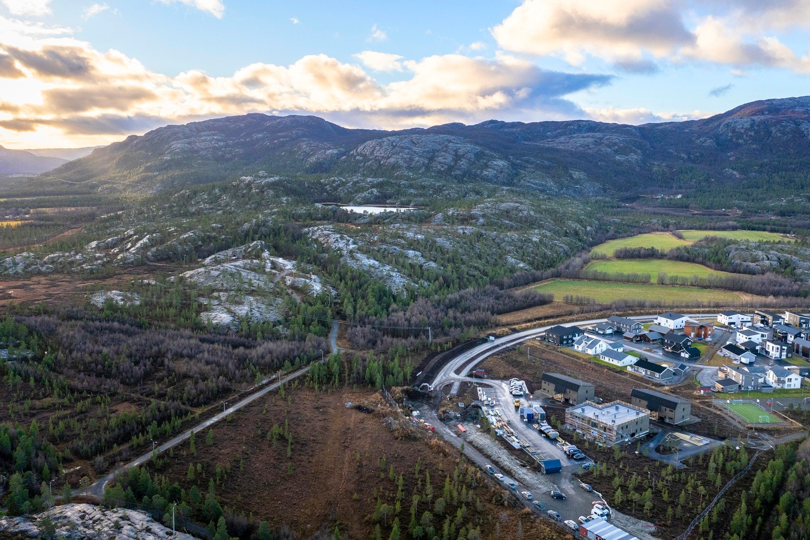Leilighetene er i nærheten av skoler, barnehage, turområder og Gakorivannet Galleribilde