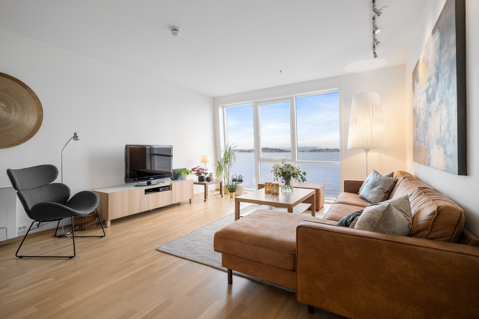 Stue med nydelig havutsikt Galleribilde