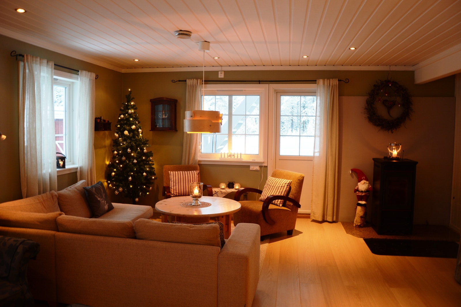 Stue med sofa. Galleribilde