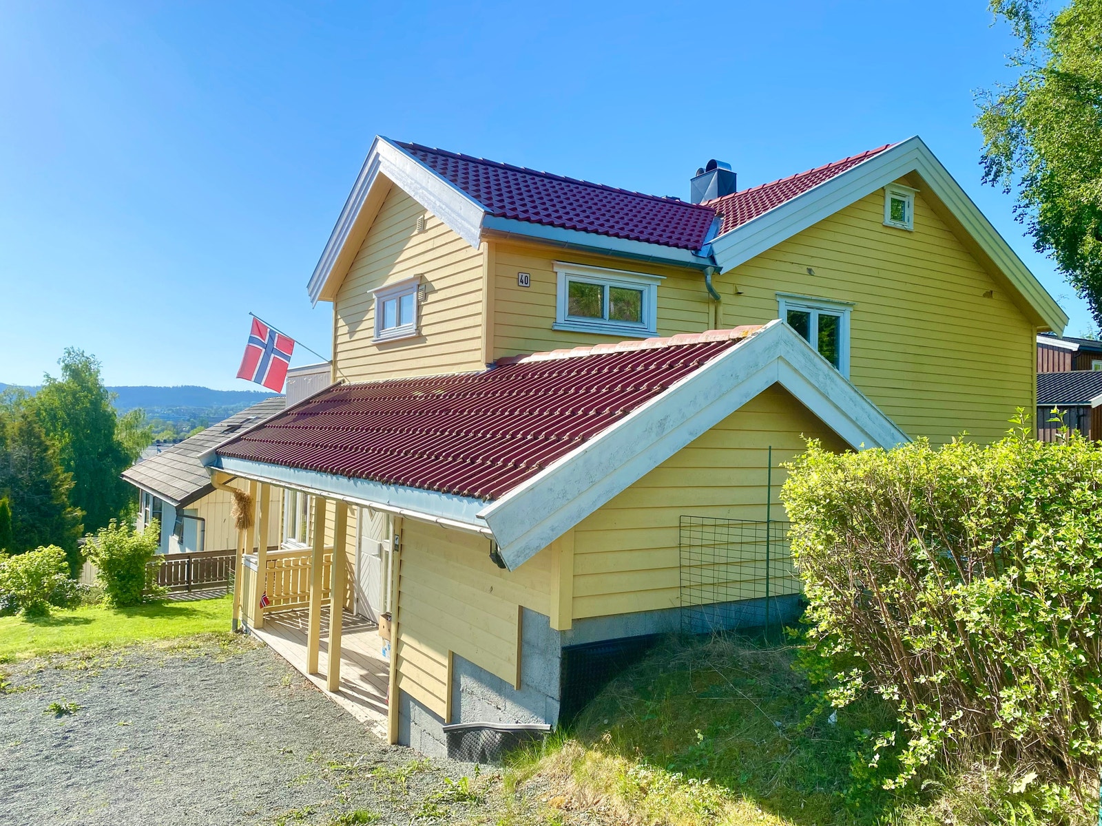 Leiligheten ligger i 2. etg i et rolig nabolag Galleribilde