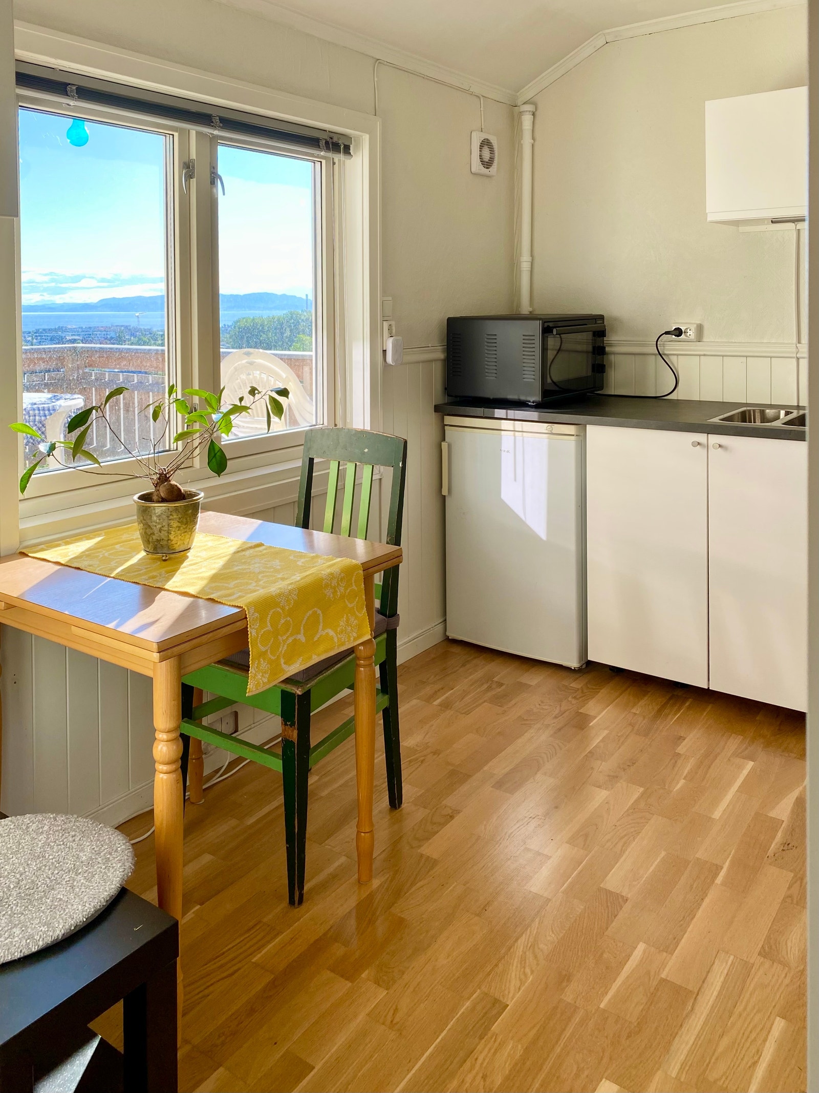 Kjøkken med spiseplass Galleribilde