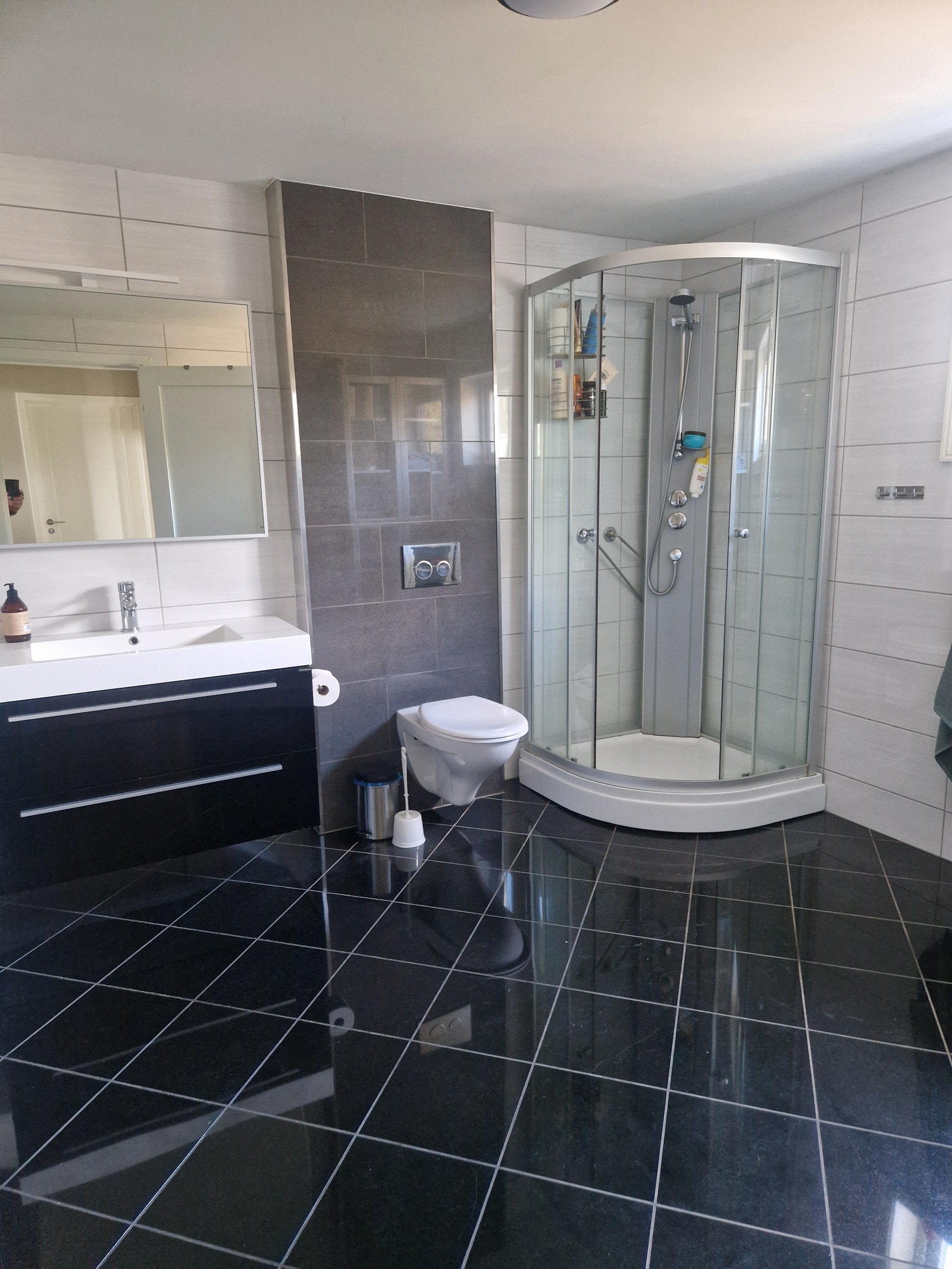 Stort velutstyrt bad Galleribilde