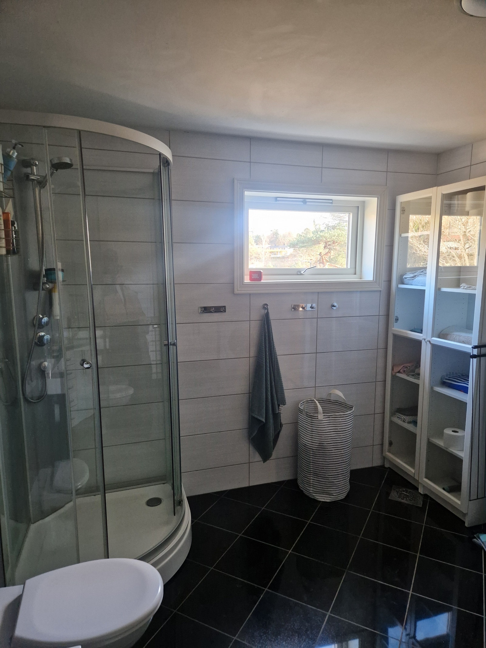 Stort flislagt bad m/varmekabel Galleribilde