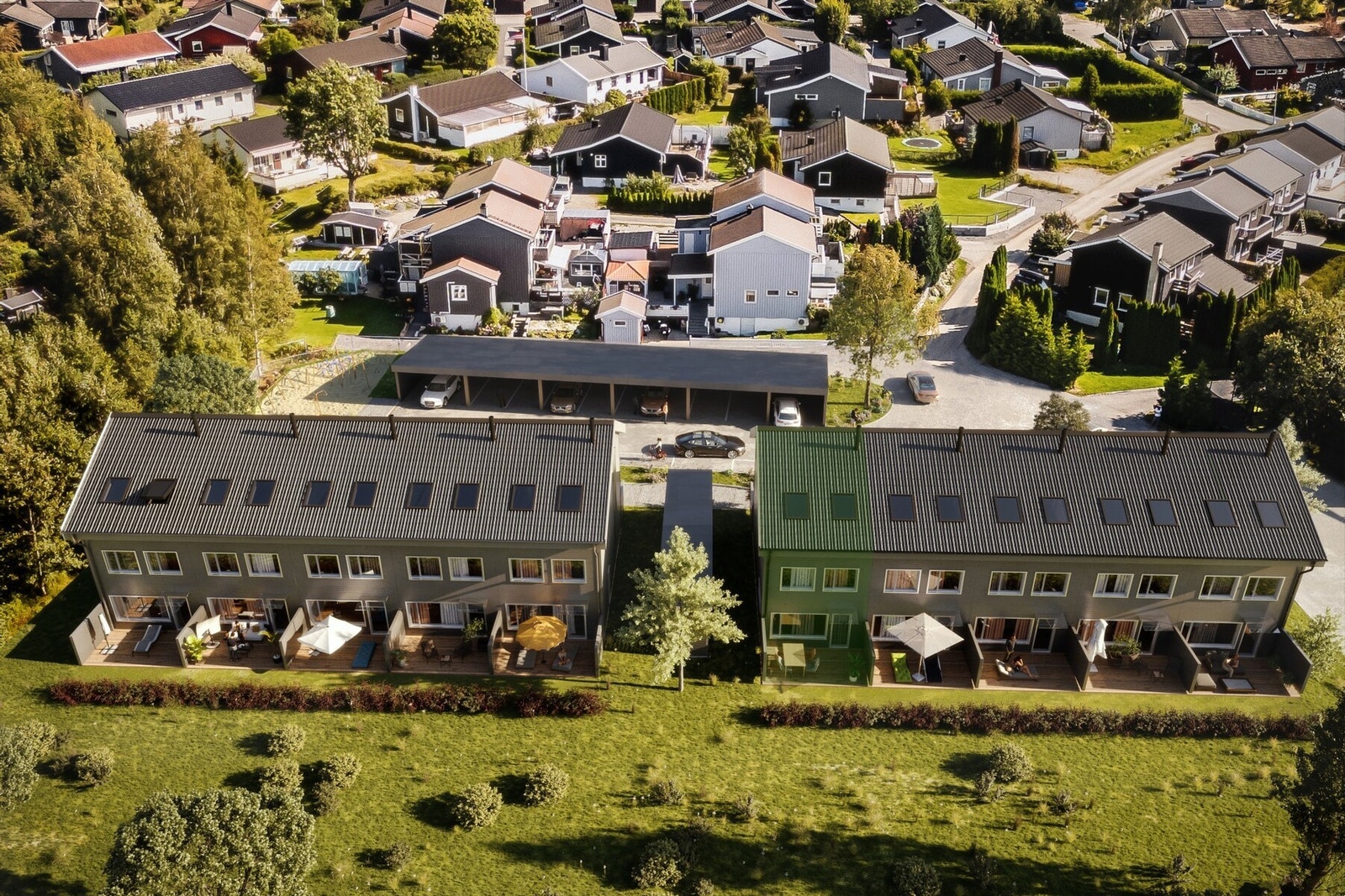 Hver bolig får egen hage og fine, solrike uteplasser. Galleribilde