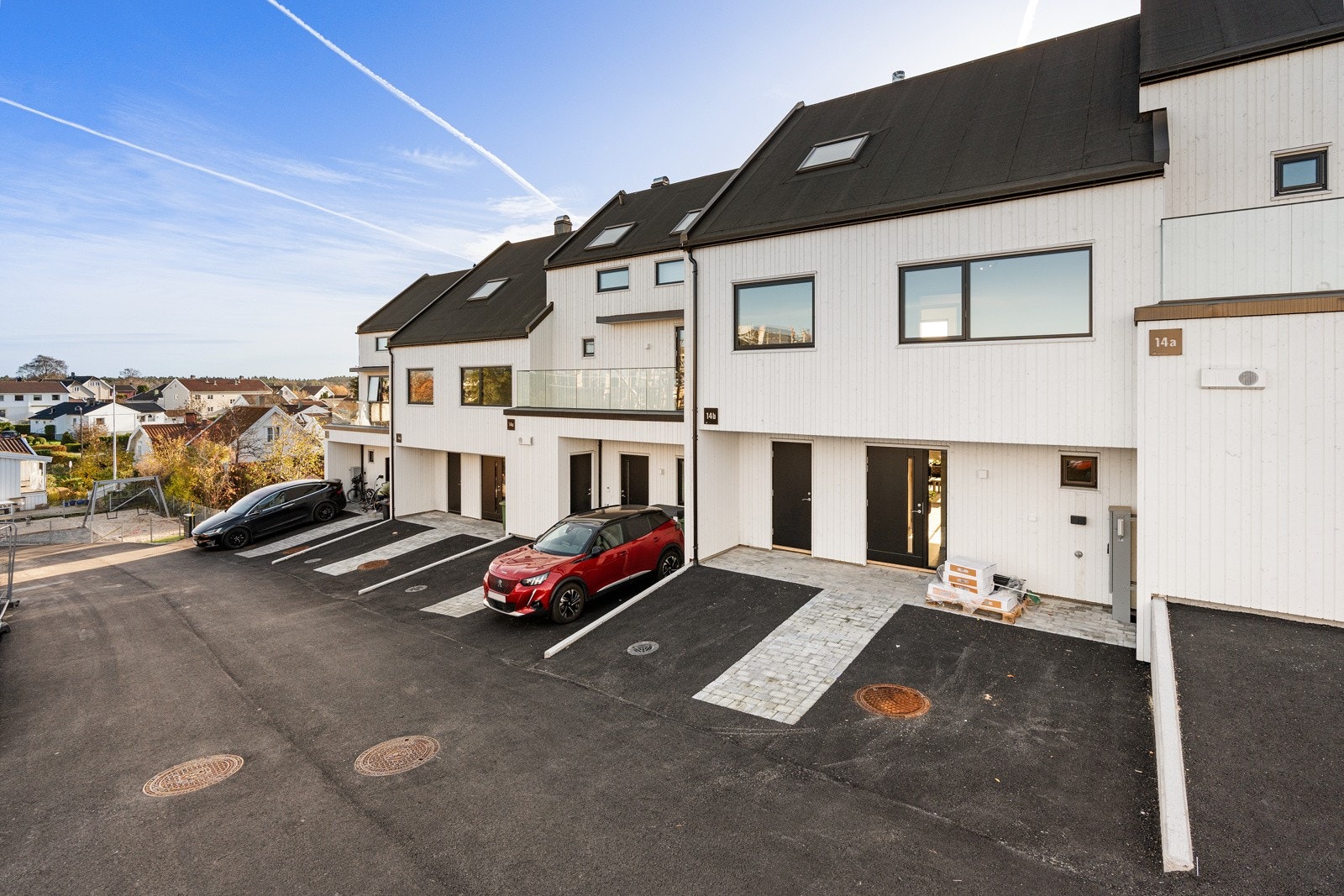 Biloppstillingsplass på utsiden. Galleribilde