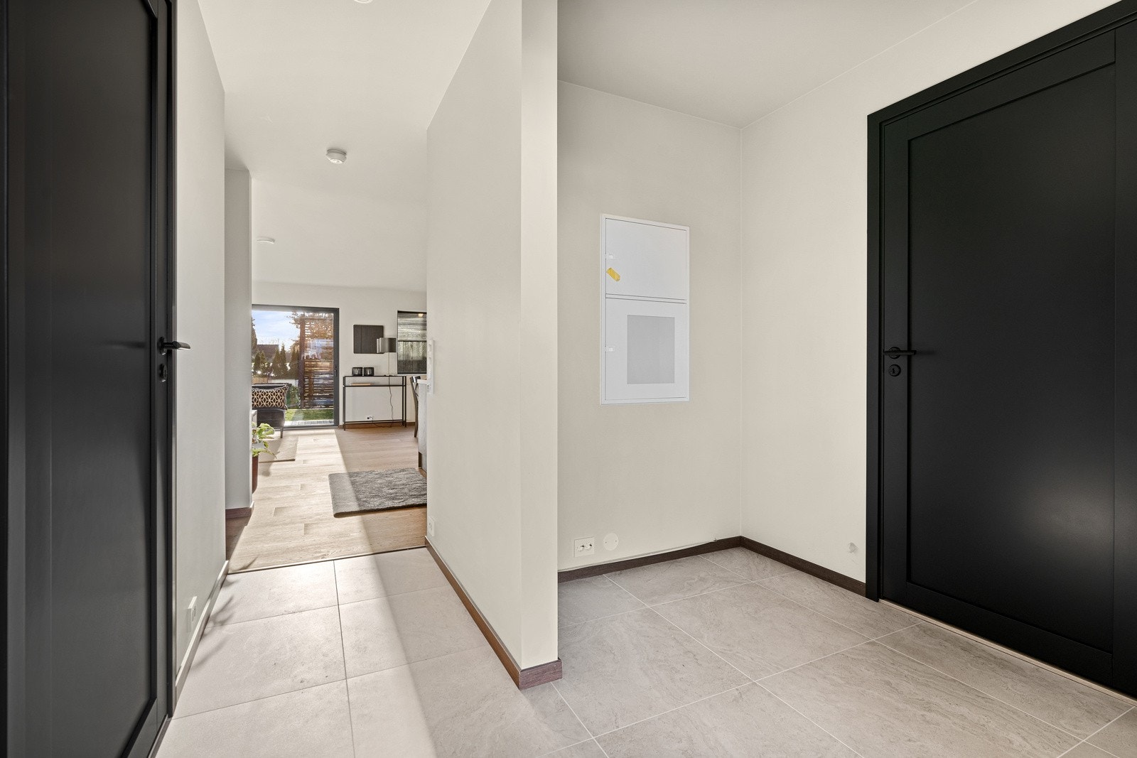 Flislagt gang. Galleribilde