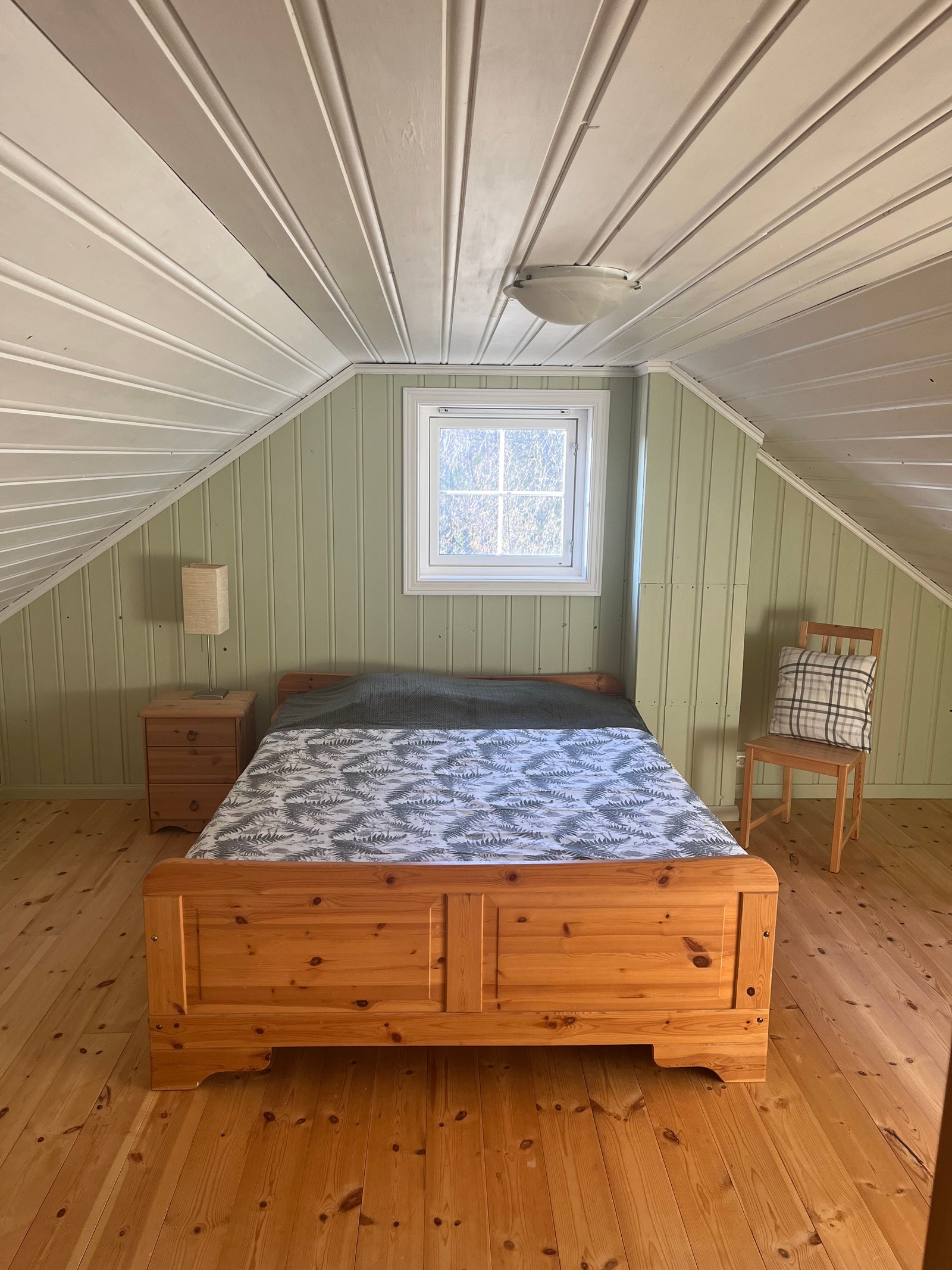 Soverom 5 stort rom med skråtak Galleribilde