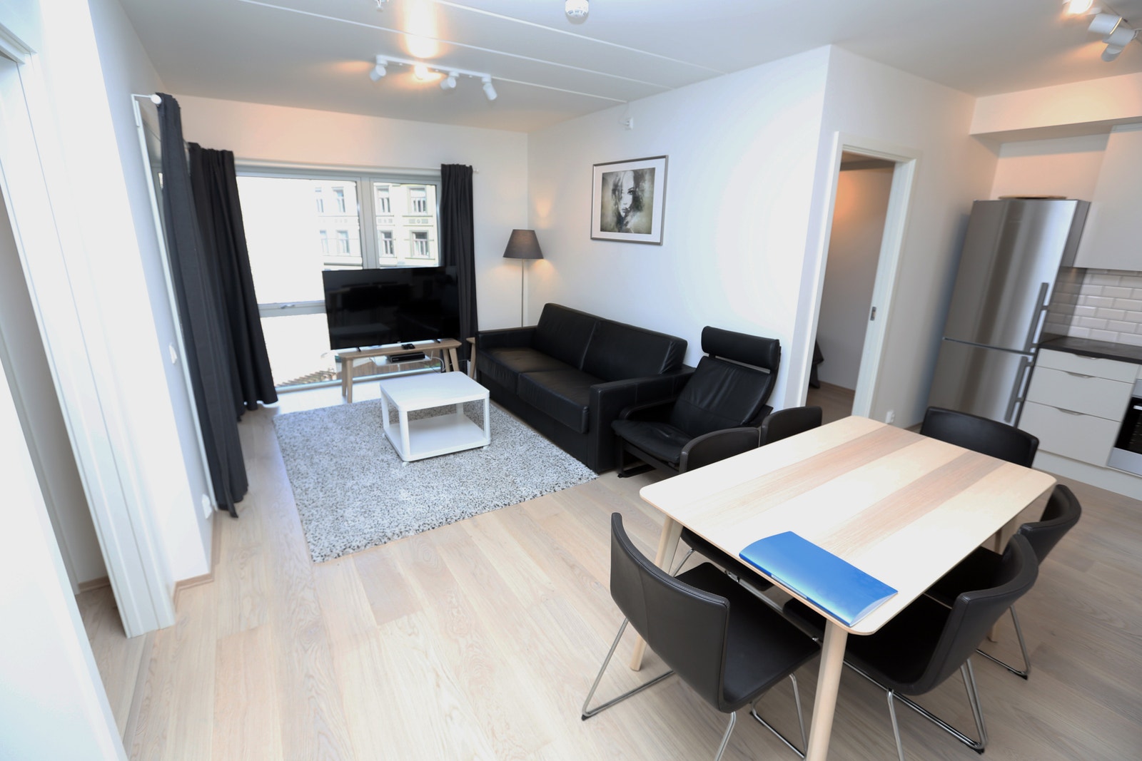 Stue med sitte- og spisegruppe Galleribilde
