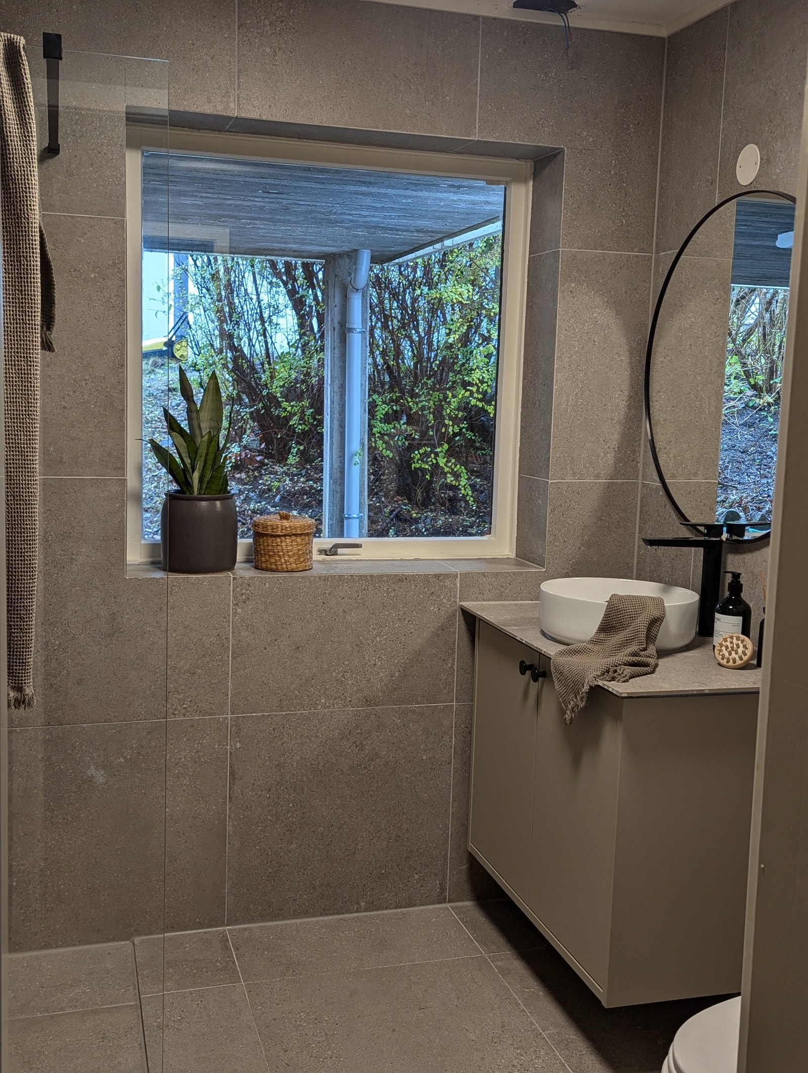 Nytt helfliset moderne bad Galleribilde