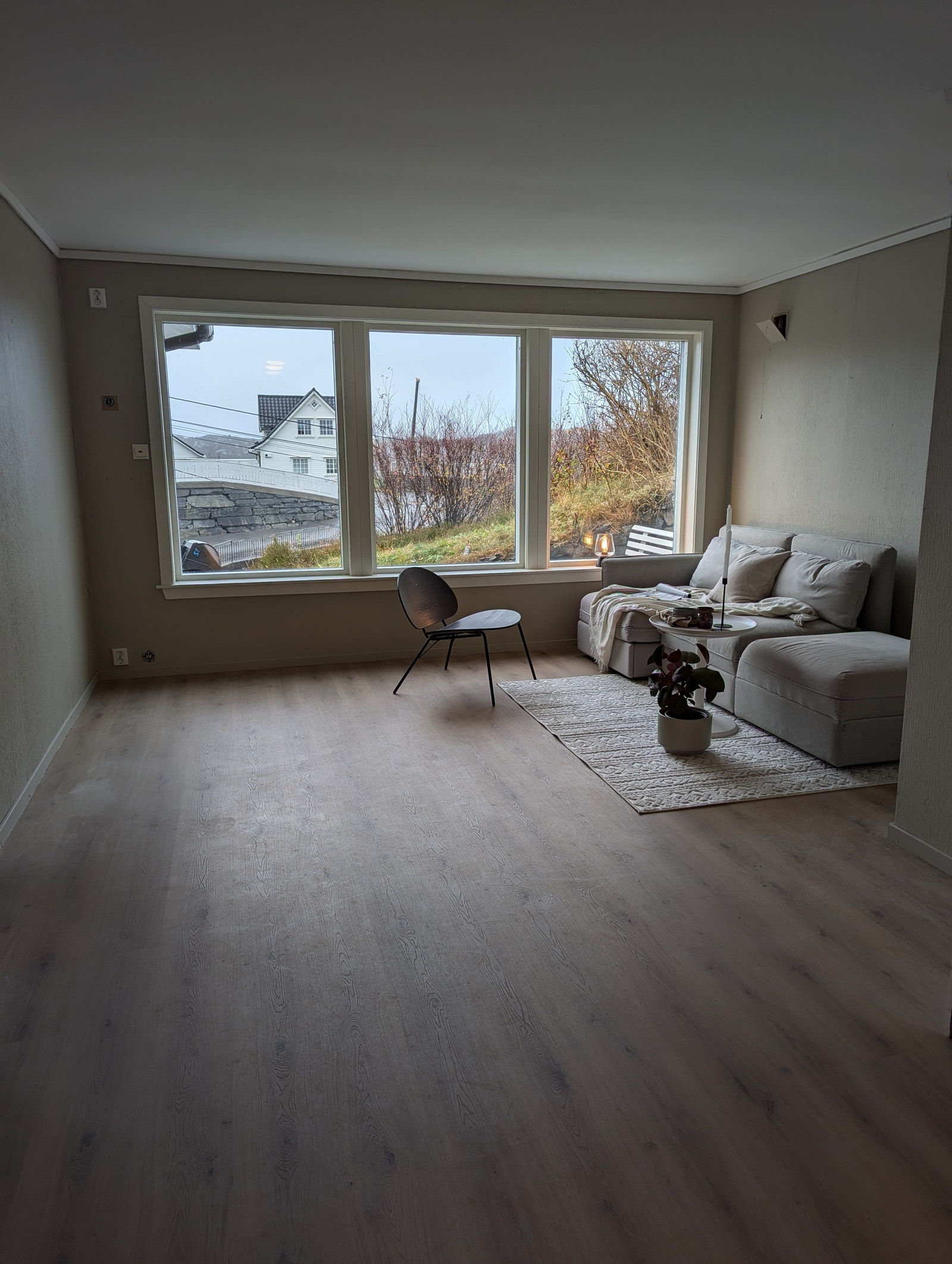 Lys og romslig stue Galleribilde