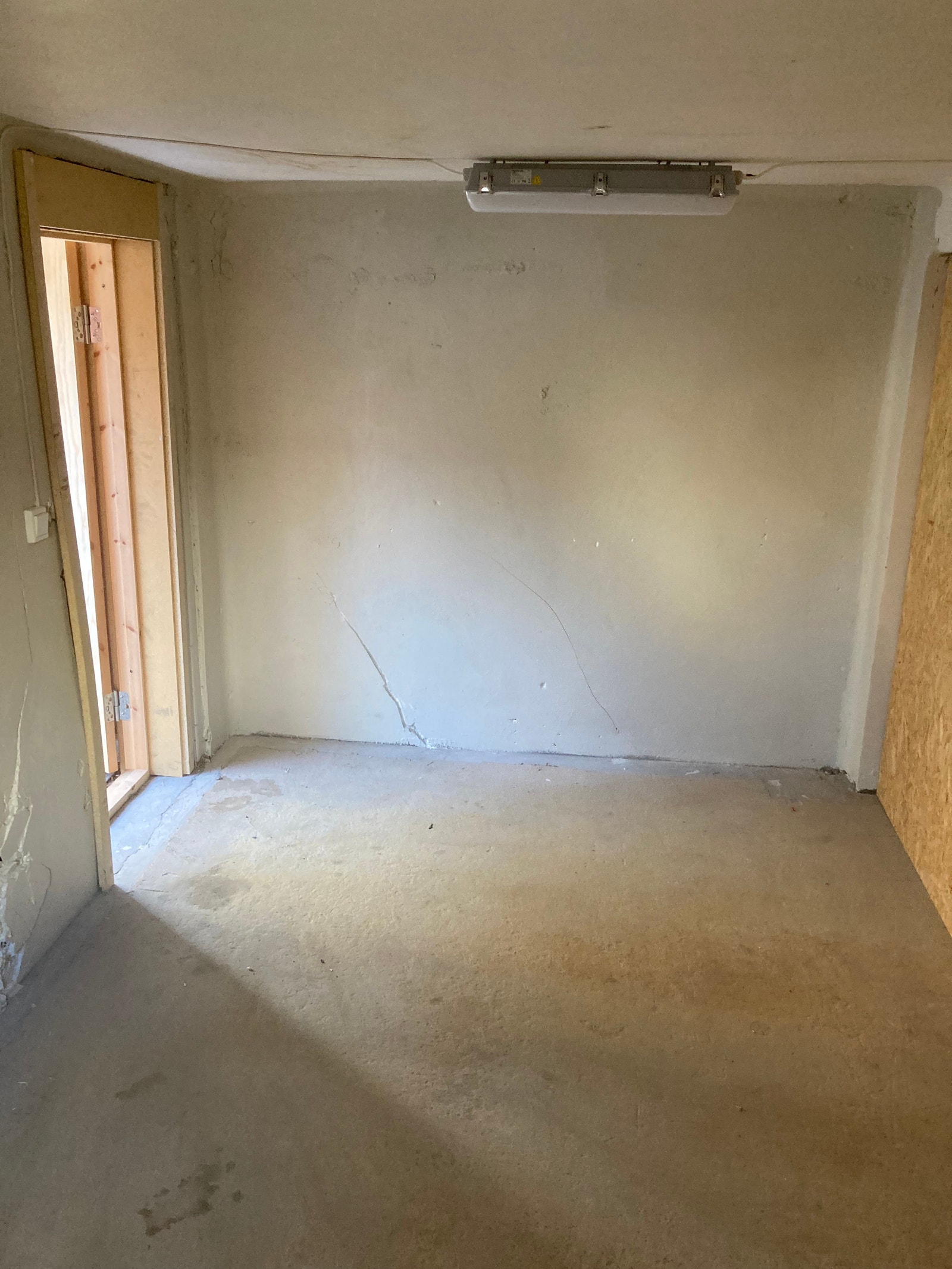 Bod 14m2 1300,-/mnd Galleribilde