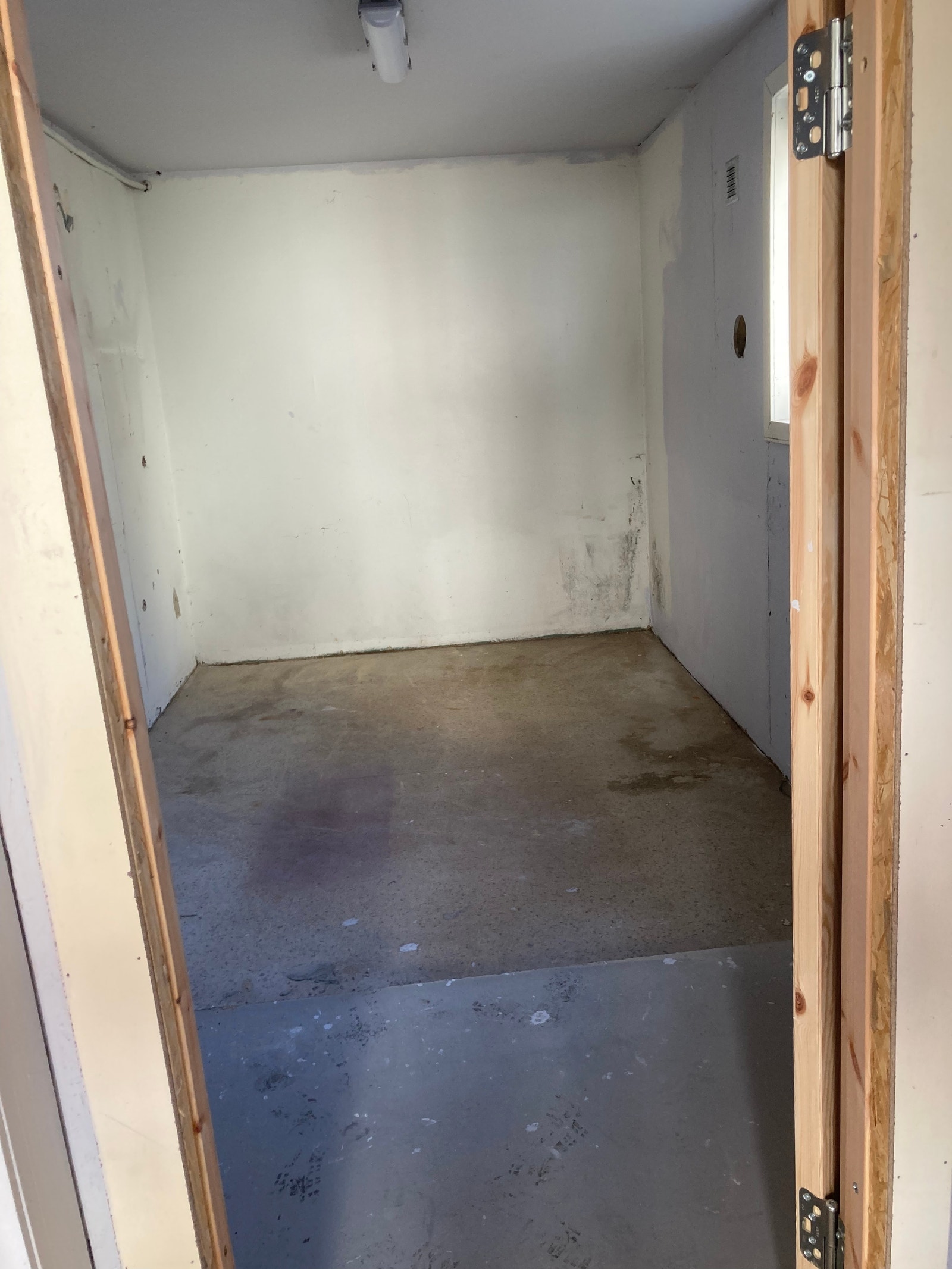 Bod 10m2 1300,-/mnd Galleribilde
