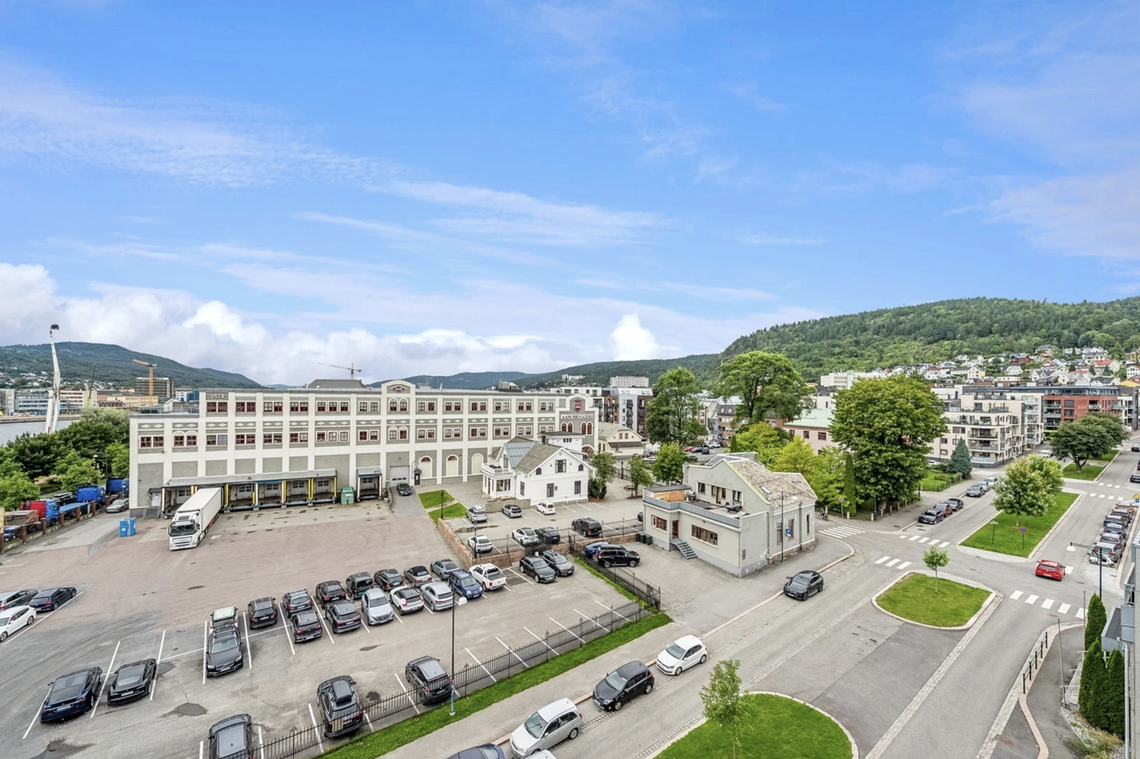 Utsikt fra balkongen med adkomst fra stue. Galleribilde