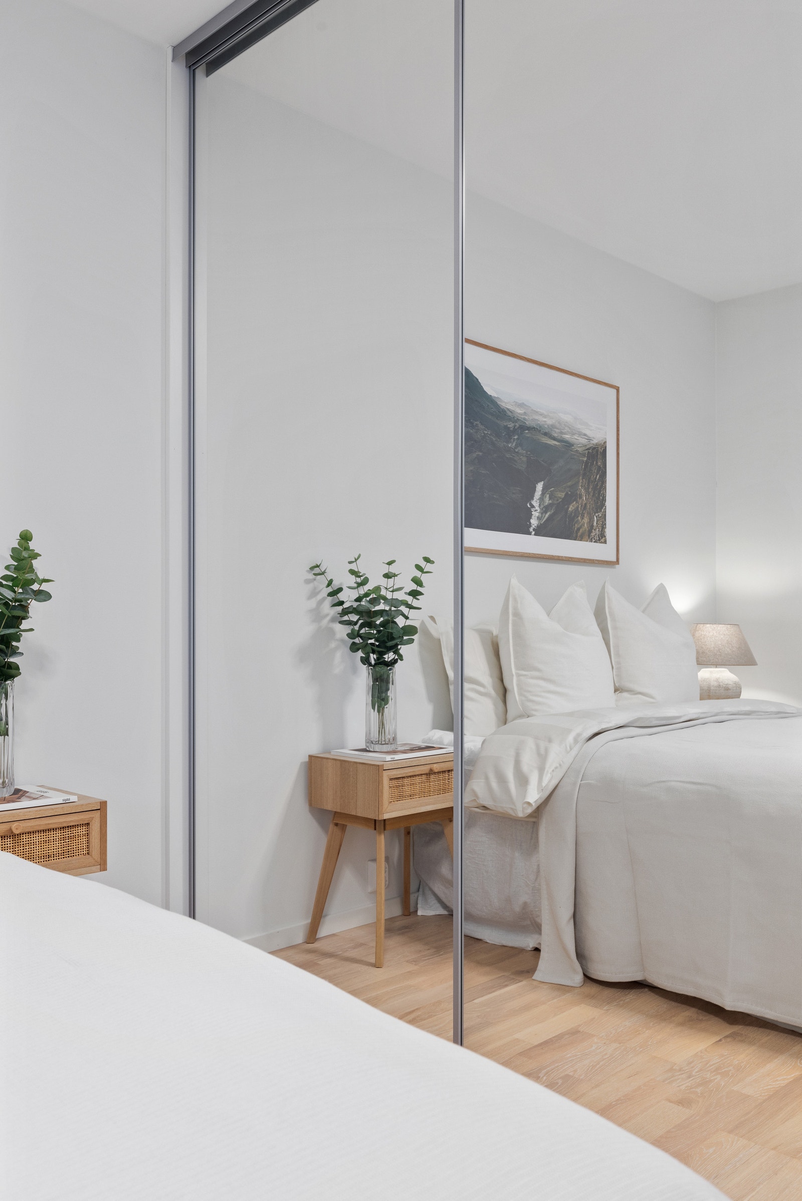 Skyvedørsgarderobe med innreiing på alle soverom. Galleribilde