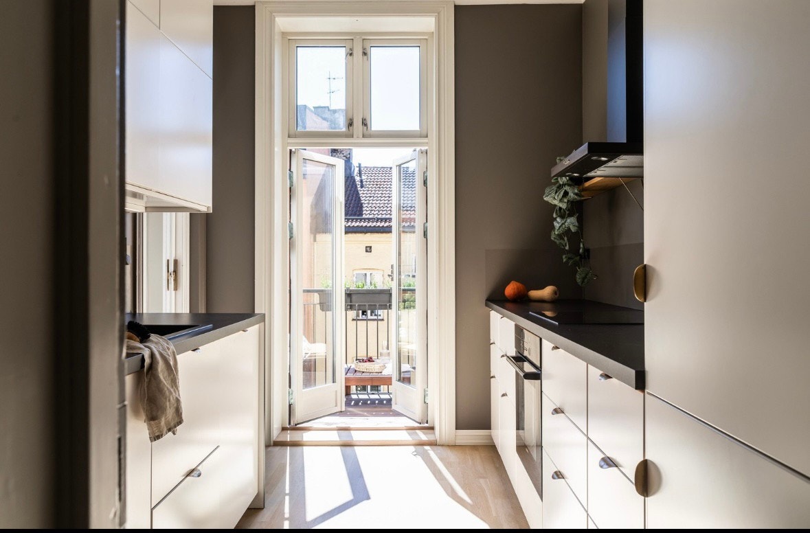 Kjøkken med utgang til sydvestvendt balkong Galleribilde