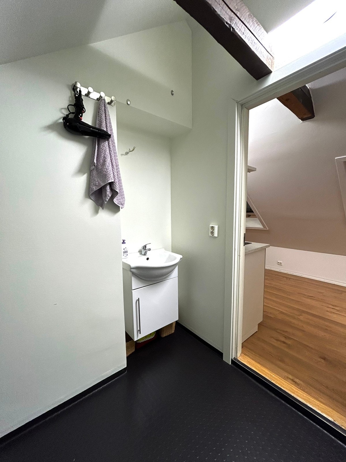 Bad med opplegg for vaskemaskin Galleribilde