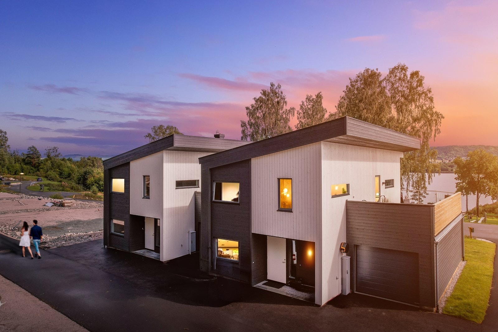 Kjedet eneboliger med solrik beliggenhet og fantastisk utsikt utover Norsjø, som inneholder hele 4 gode soverom, 2 flott bad, luftig stue med åpen kjøkkenløsning og utgang til en stor terrasse. Galleribilde