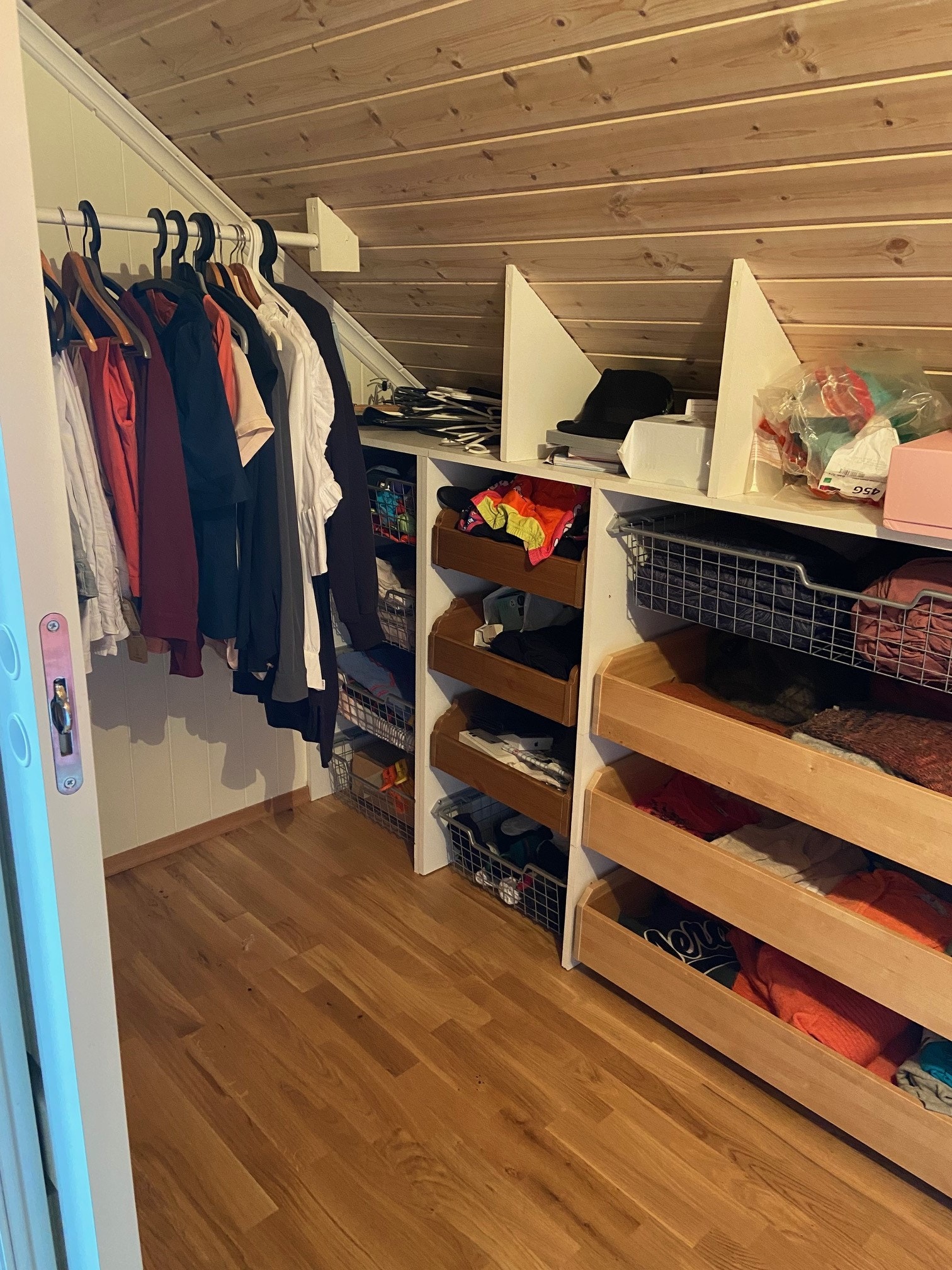 Garderobe i tilknytting til soverom Galleribilde