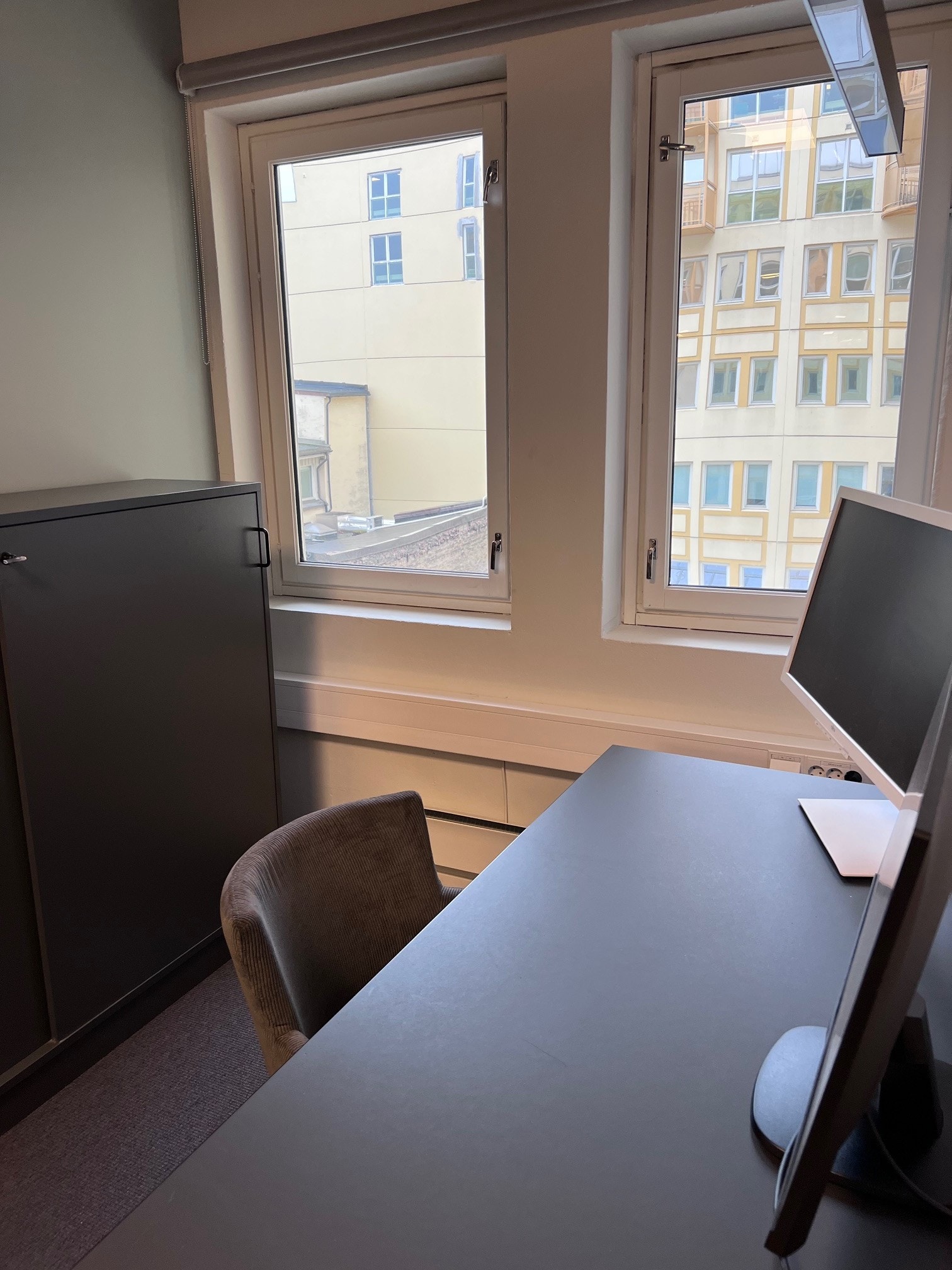 Kontor med plass til opptil to kontorplasser Galleribilde