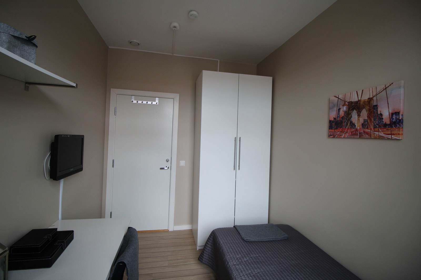 Rom 202 i 2 etg med stort garderobeskap Galleribilde