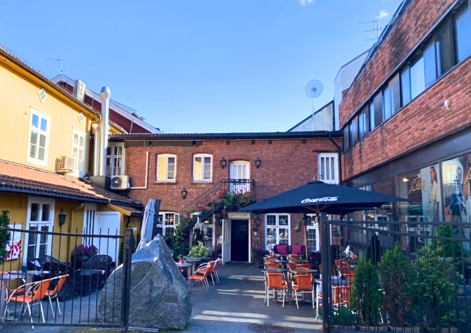 Bakgården i drift av forrige leietaker. Lokalene er ikke lenger egnet til restaurantdrift Galleribilde
