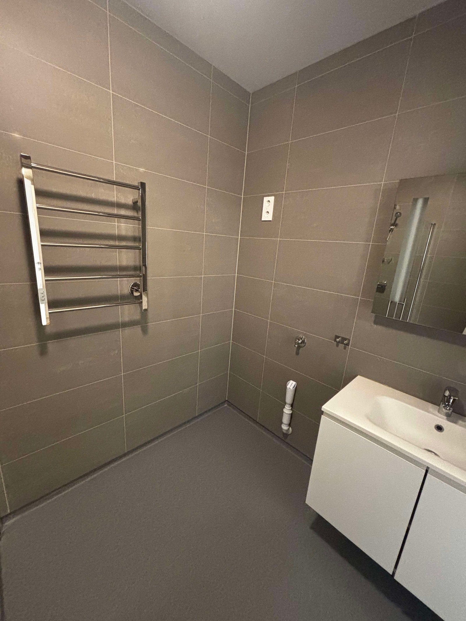 Baderom med opplegg for vaskemaskin Galleribilde