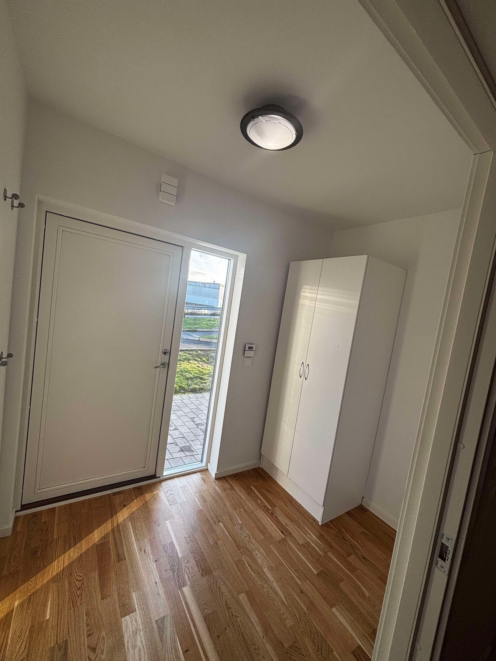 Entré med god plass til yttertøy og sko. Galleribilde