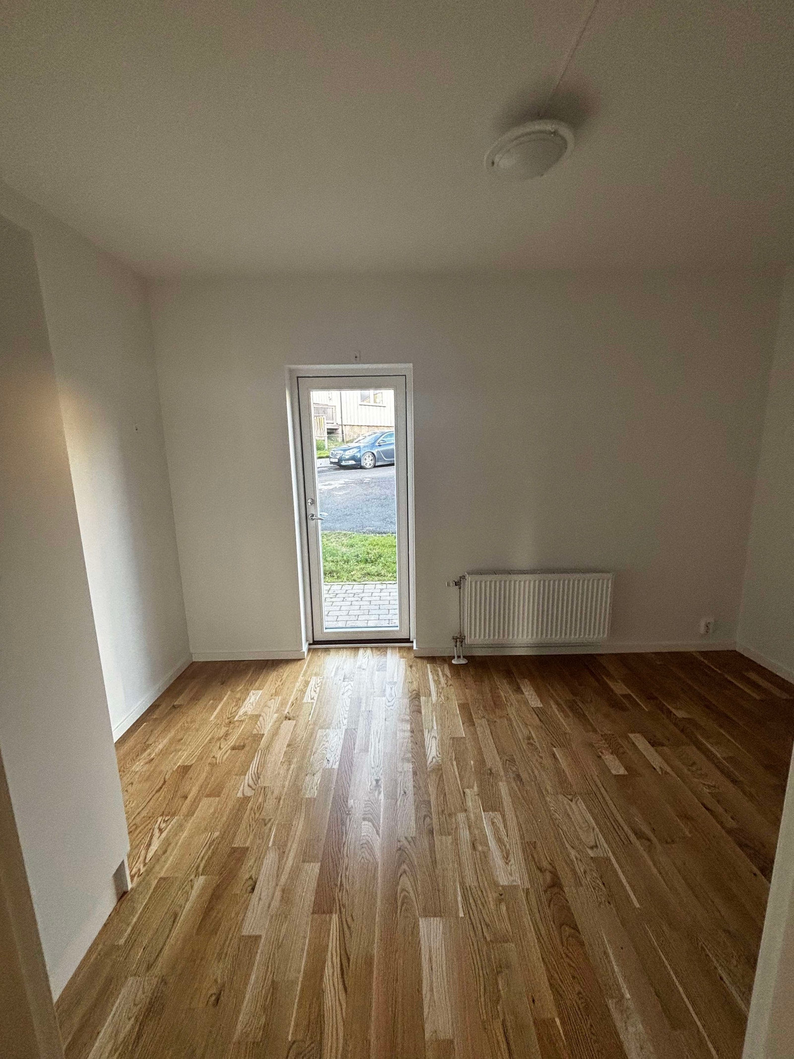 Soverom 2 med adkomst ut. Galleribilde