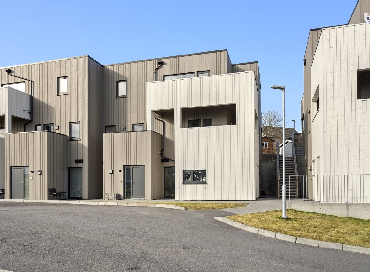 Dette er en nyere og moderne 4-roms leilighet bygget i 2022. Galleribilde