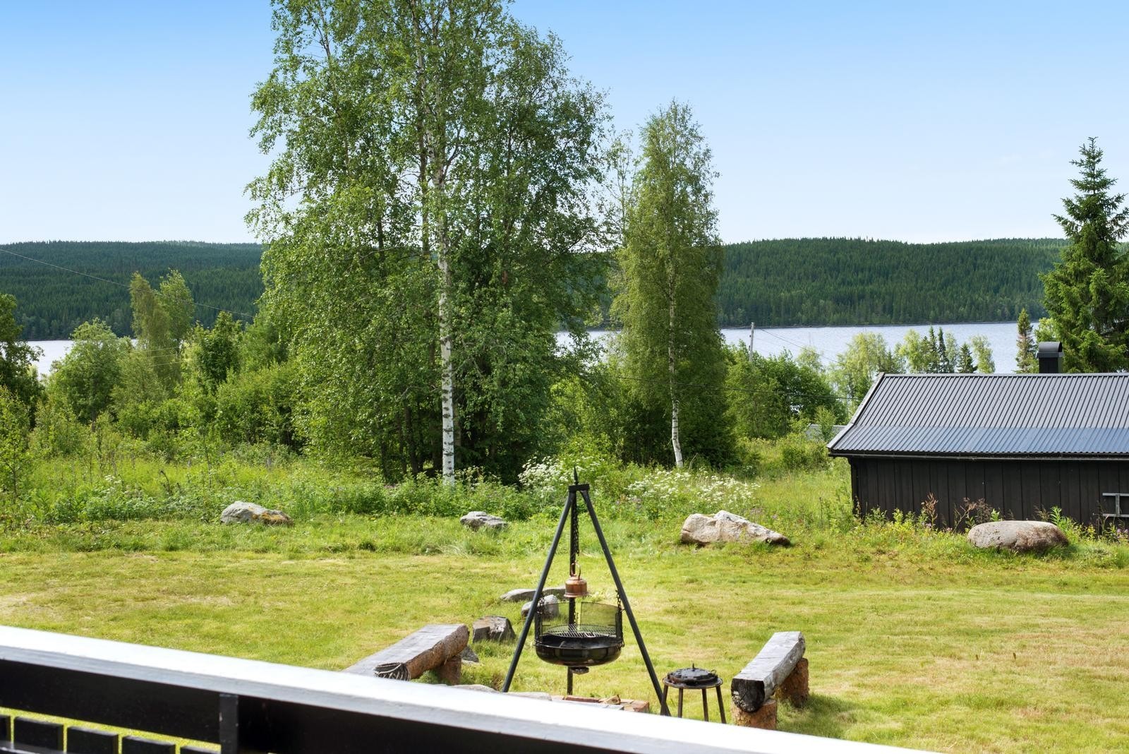 Utsikt ut over Sør-Mesna Galleribilde