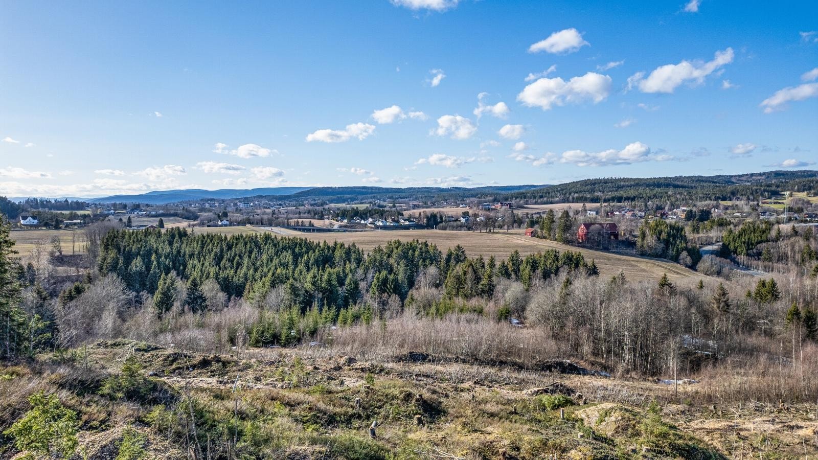 Foto av tomten, 4 meter over bakken. Galleribilde