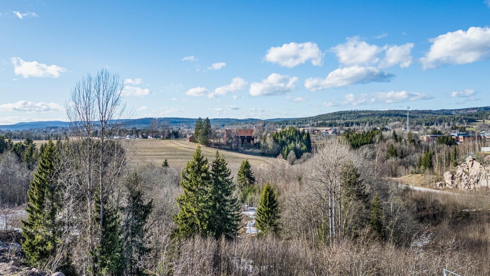 Foto av tomten, 4 meter over bakken. Galleribilde