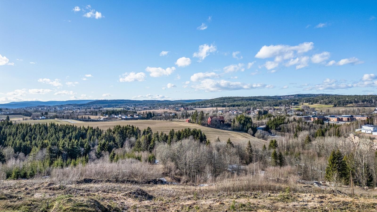Foto av tomten, 4 meter over bakken. Galleribilde