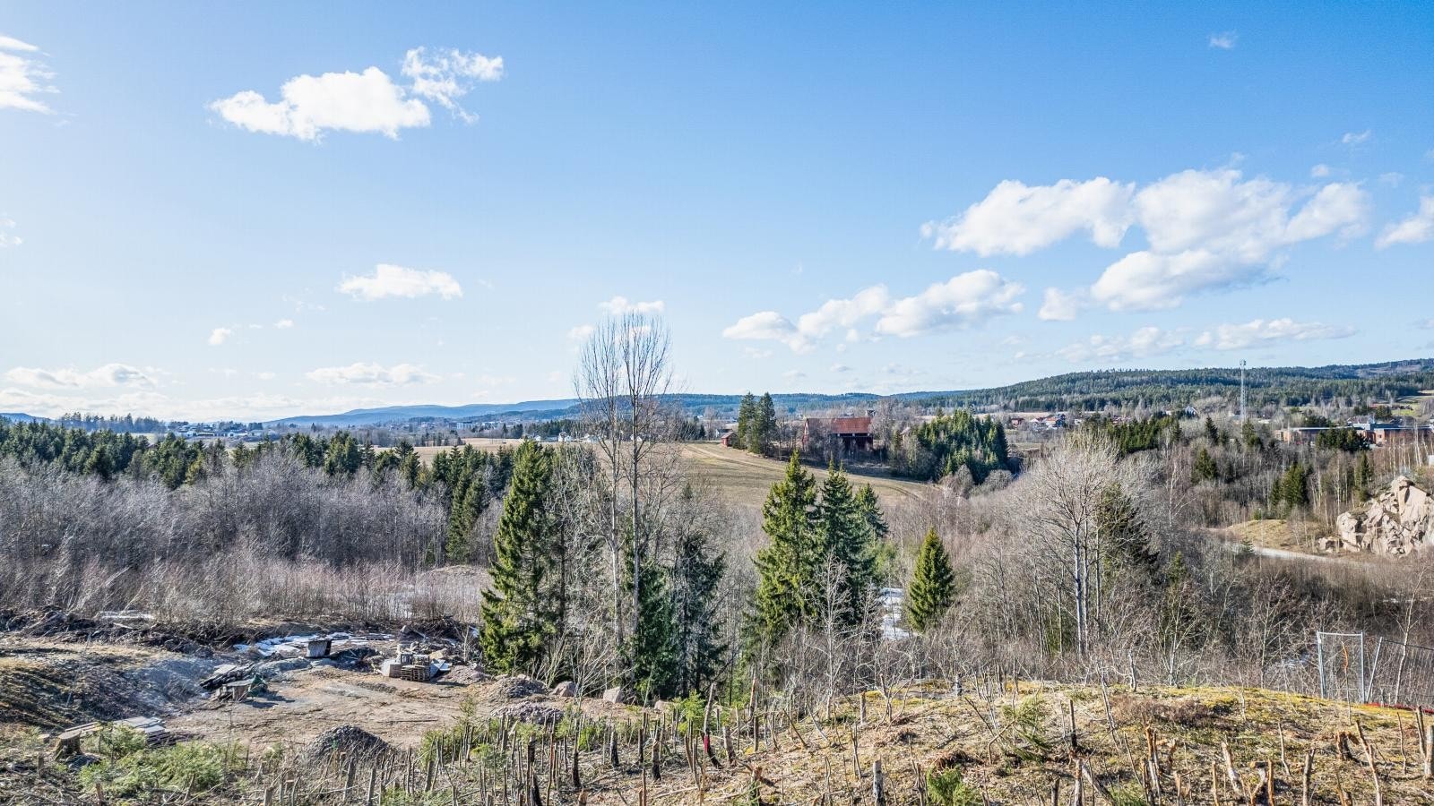 Foto av tomten, 4 meter over bakken. Galleribilde