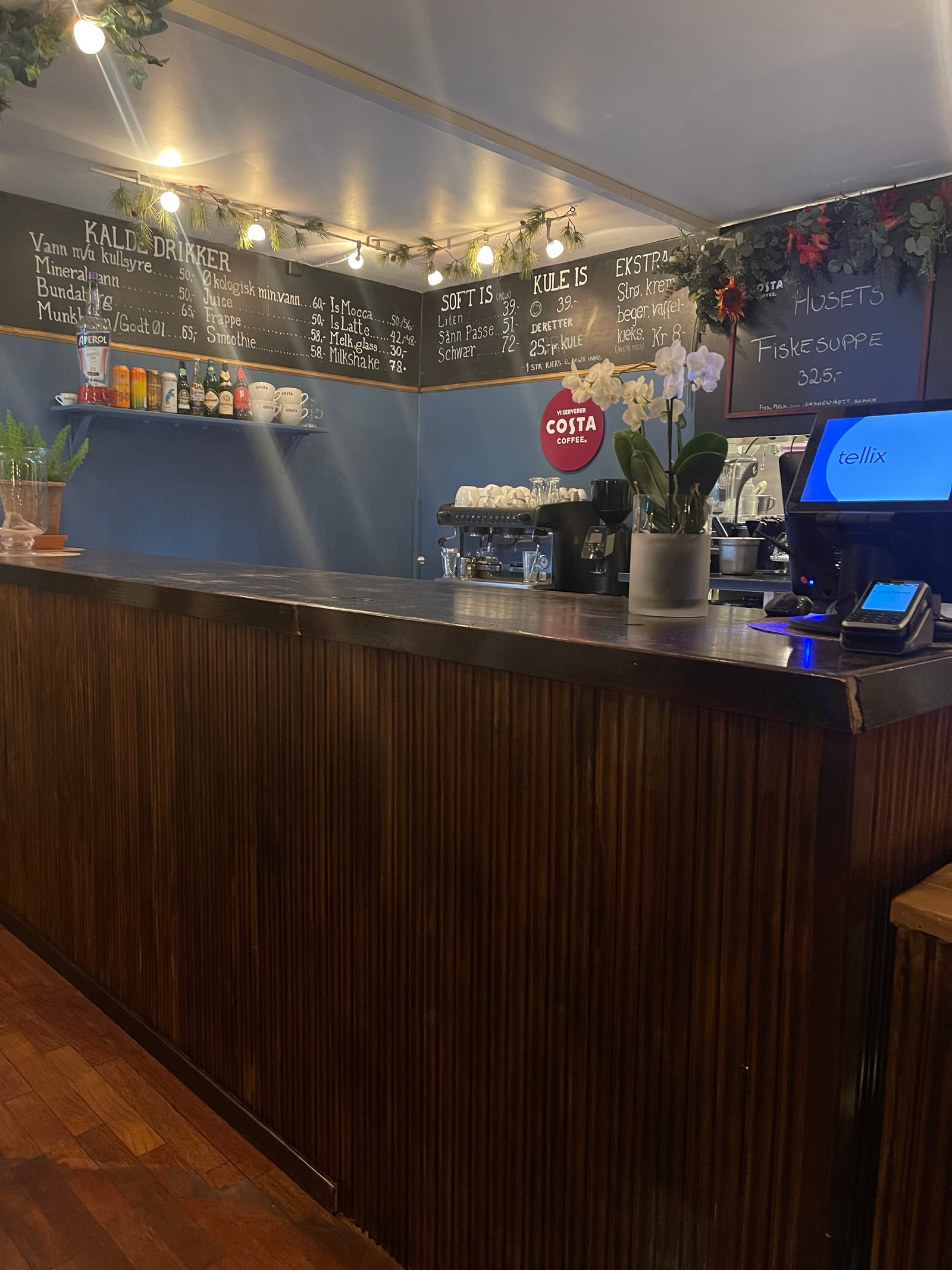 Inne i kafe Galleribilde