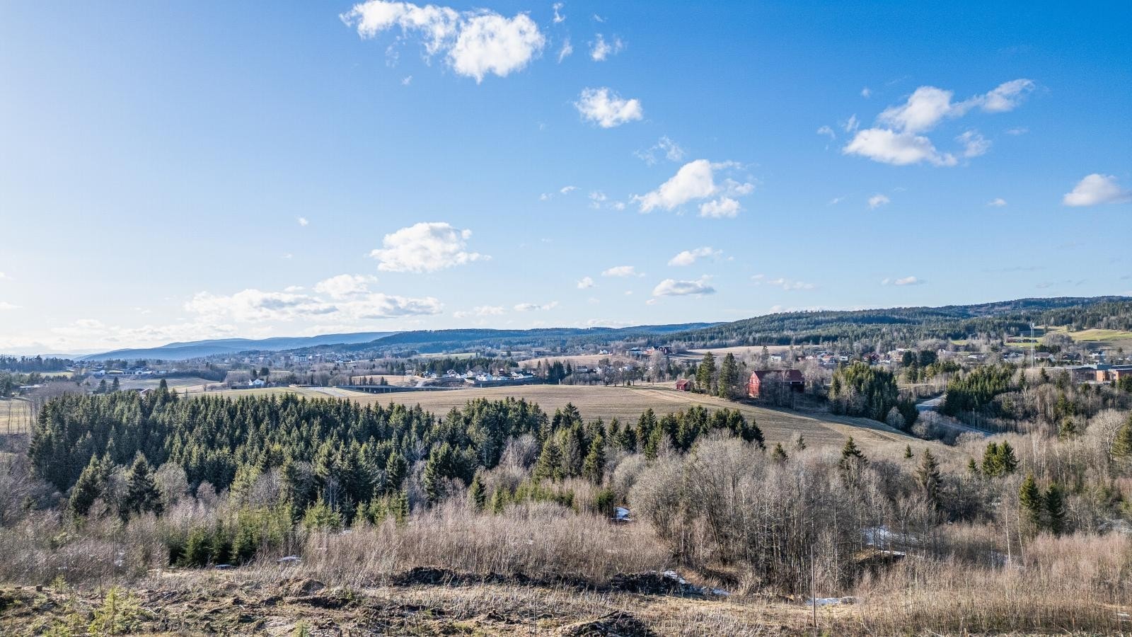 Foto av tomten, 4 meter over bakken. Galleribilde