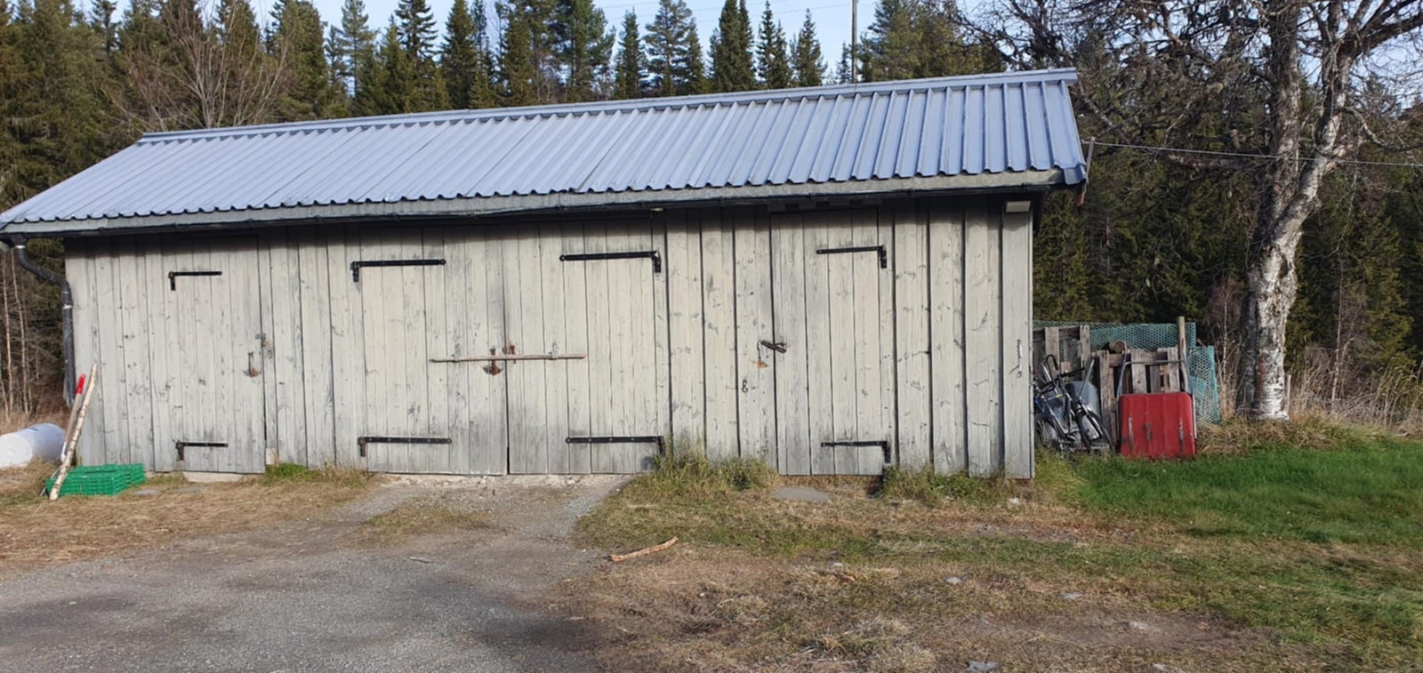 Garasje med vedbod og soverom Galleribilde