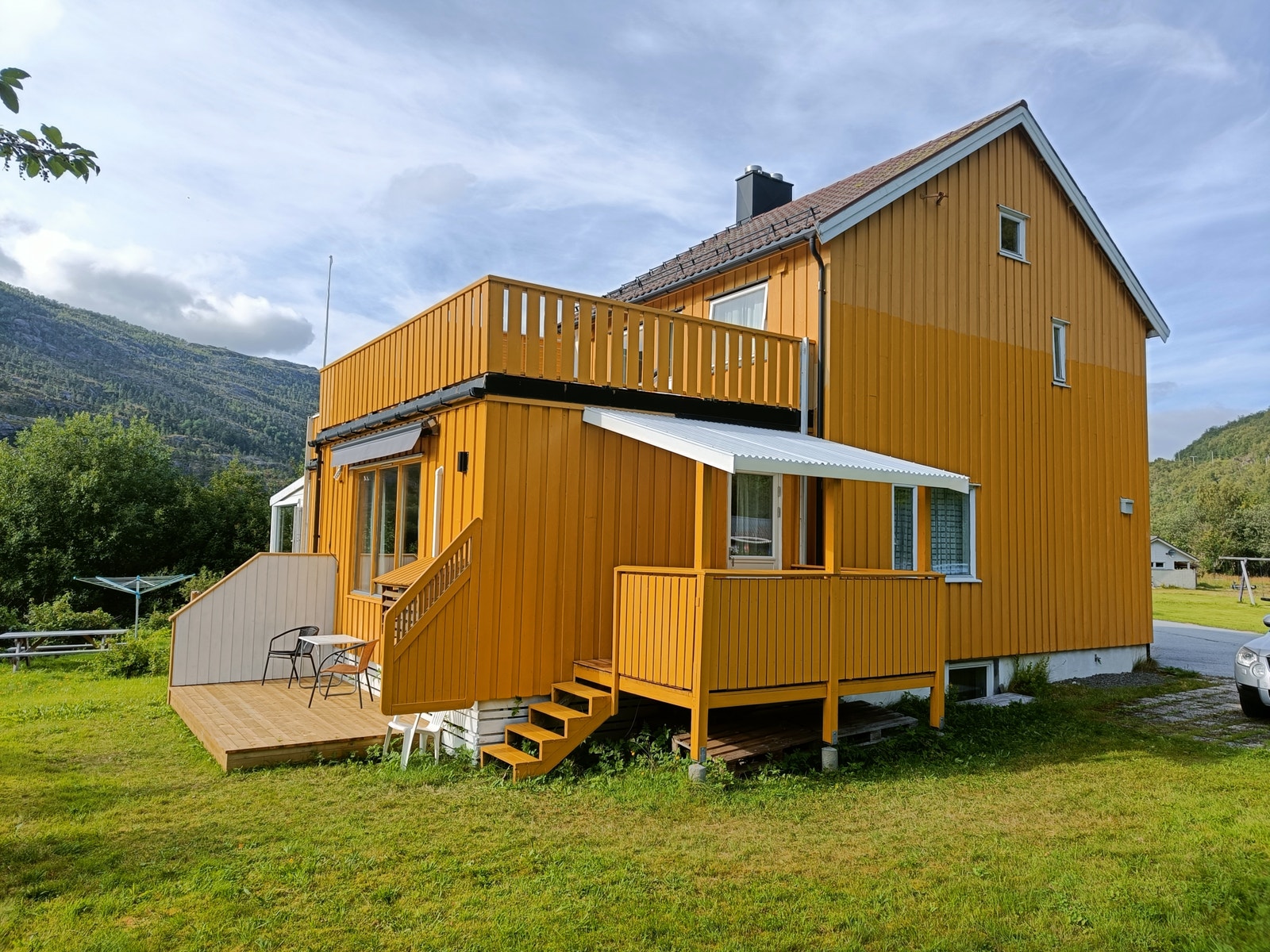 Gode uteplasser inkl el-markise med ledlys Galleribilde