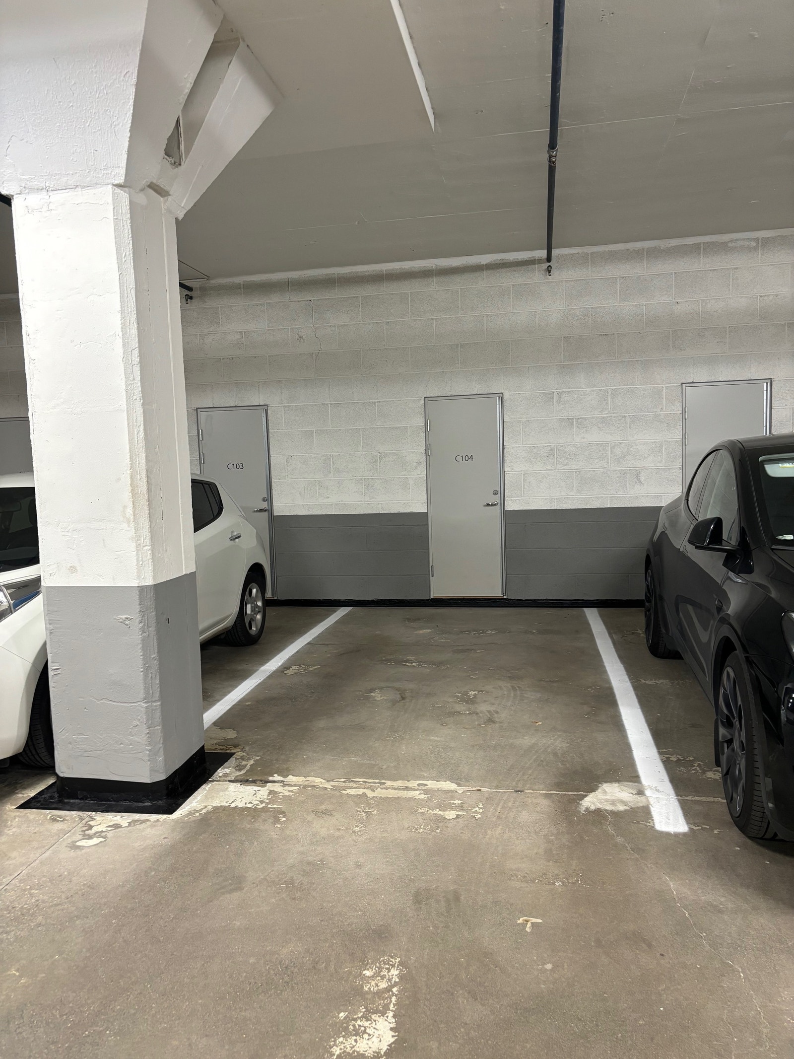 Garasjeplass C104. Nær inn/utkjøring. Galleribilde