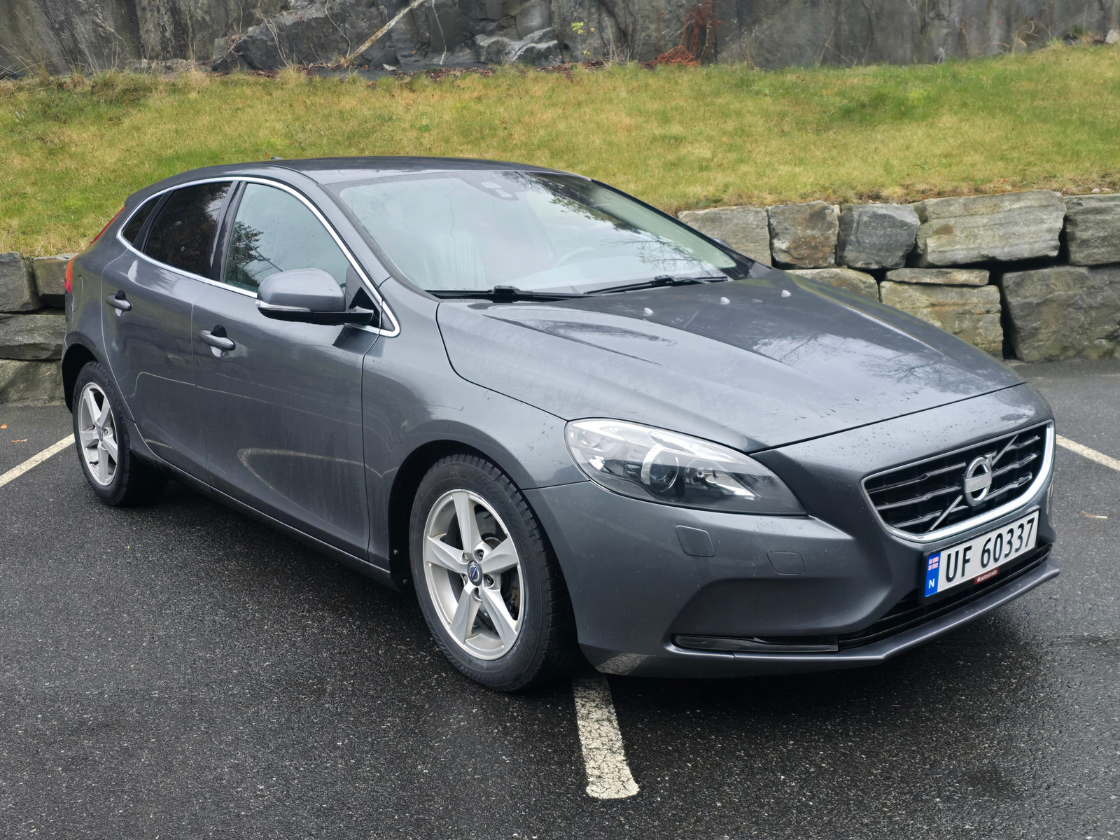 Volvo V40 1.6-114 D / NY Service / NY reg.reim / Parkeringsvarmer